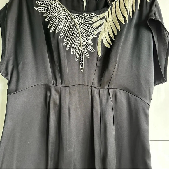 BCBG MaxAzria Silk Dress Embroidered Sequins Size Medium Leaves Pleats Boat Neck - Picture 3 of 11